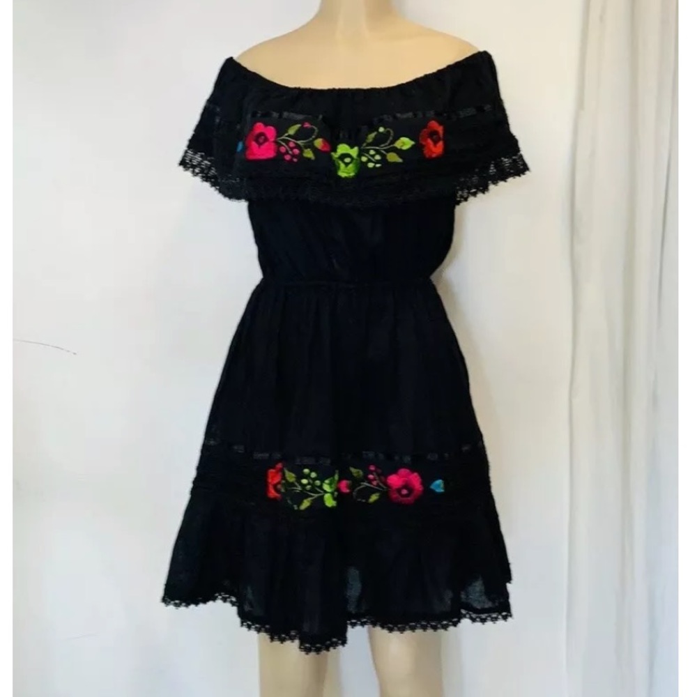 Mexican embroidered dress/ Dia De Los Muertos 💀
